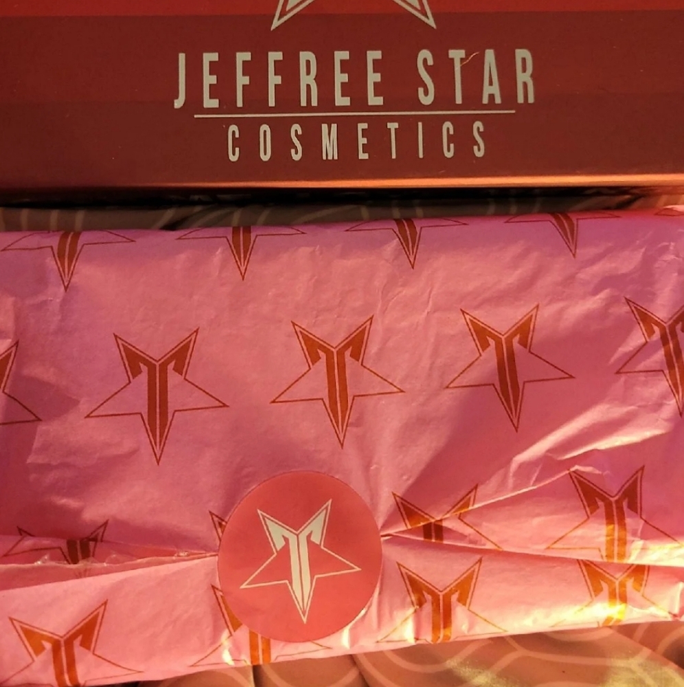 Jeffree star blood sugar palette and the lippie set love me love me not.